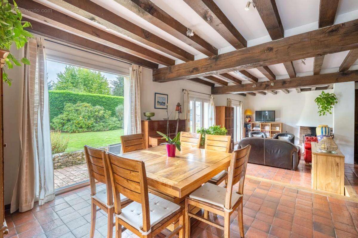 Maison à LA CELLE-LES-BORDES