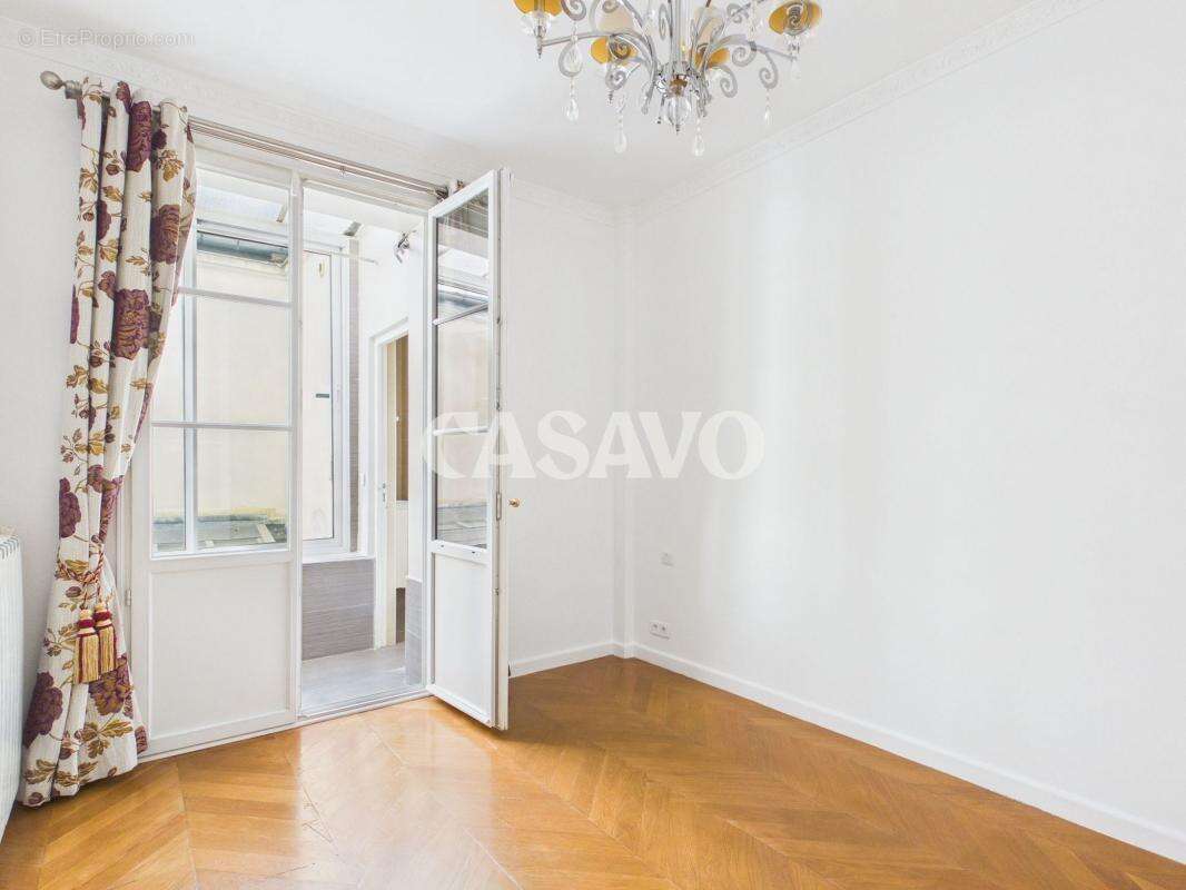 Appartement à PARIS-10E