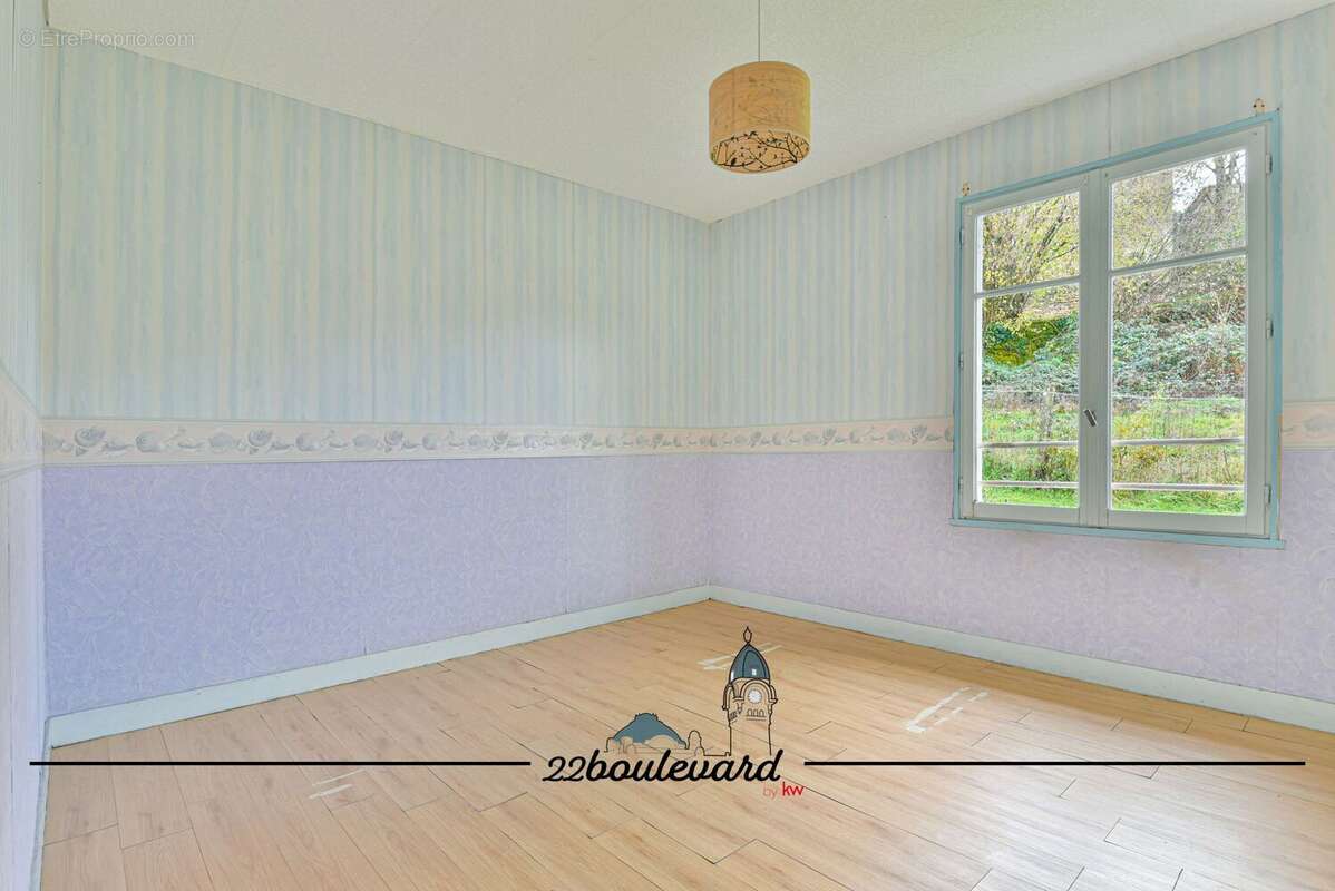 Maison à SAINT-JUNIEN-LES-COMBES