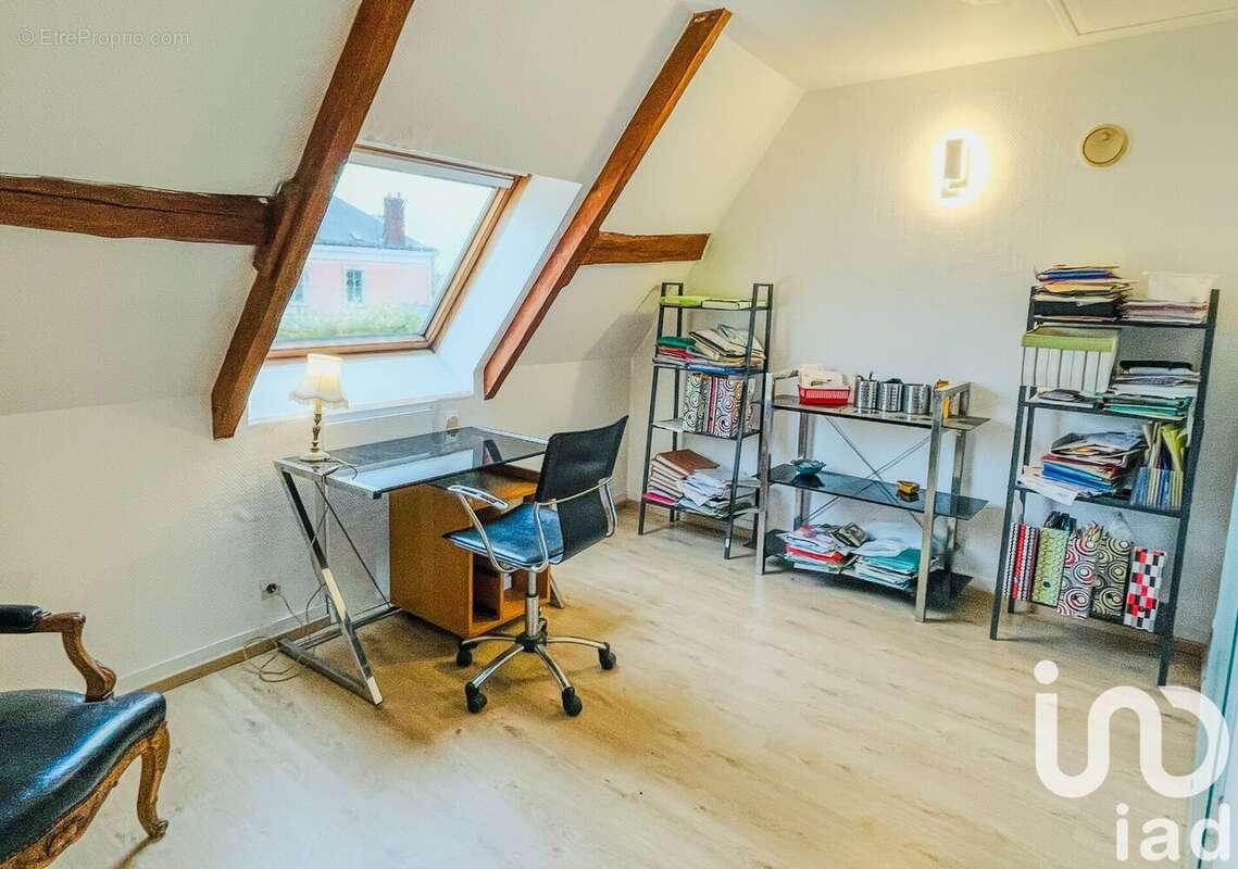 Maison 230 m² à Villeneuve-Le-Comte  - photo 9