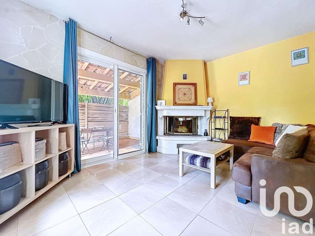 Photo 6 - Maison à SAINT-MITRE-LES-REMPARTS