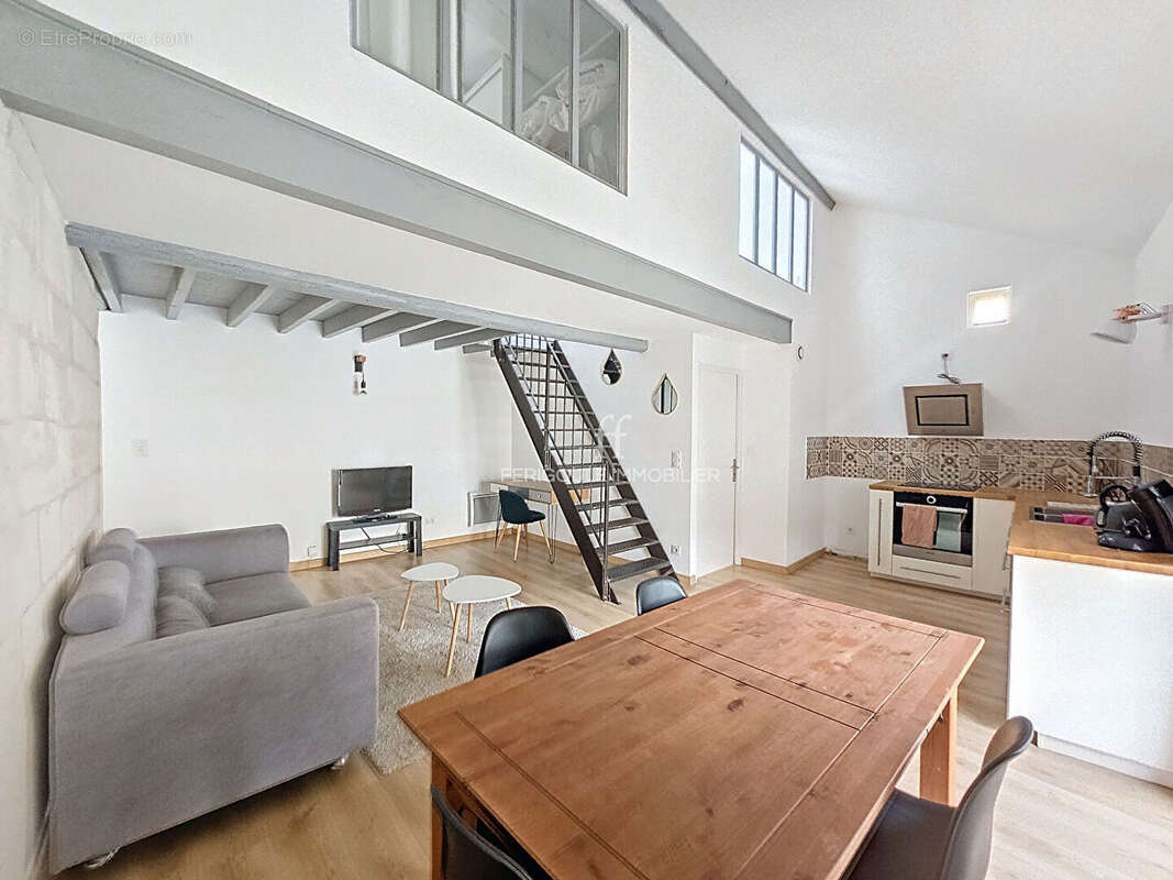 Appartement à VILLENEUVE-LES-AVIGNON