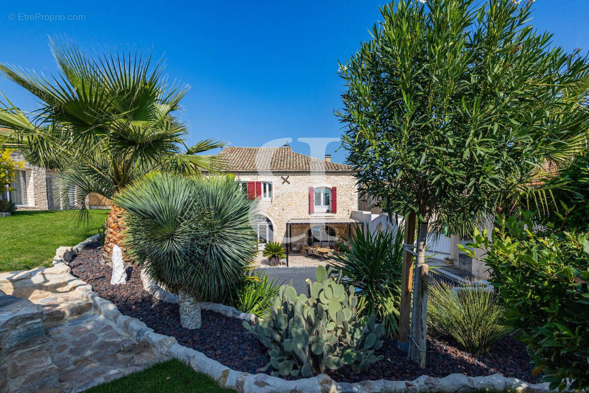 Maison à L'ISLE-SUR-LA-SORGUE
