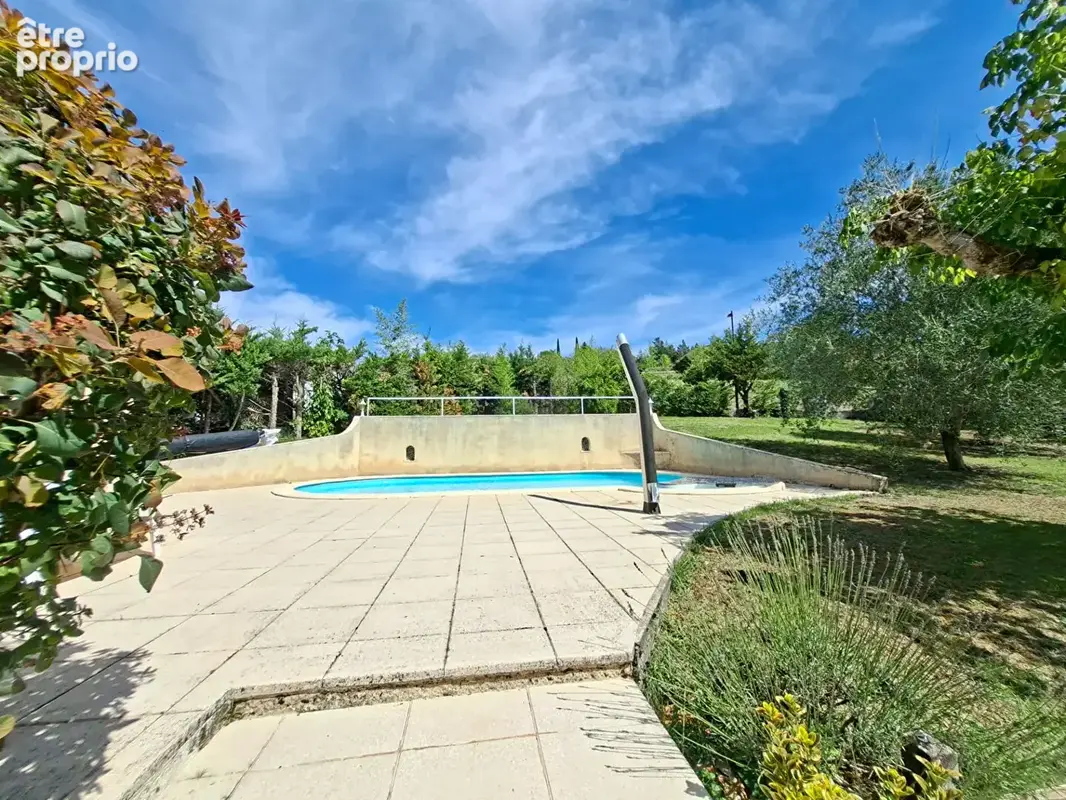 Villa avec piscine à 2 minutes des commodités - photo 16