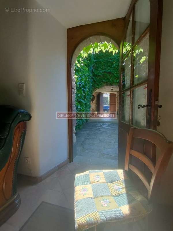 Maison à SAINT-GERMAIN-DE-CALBERTE