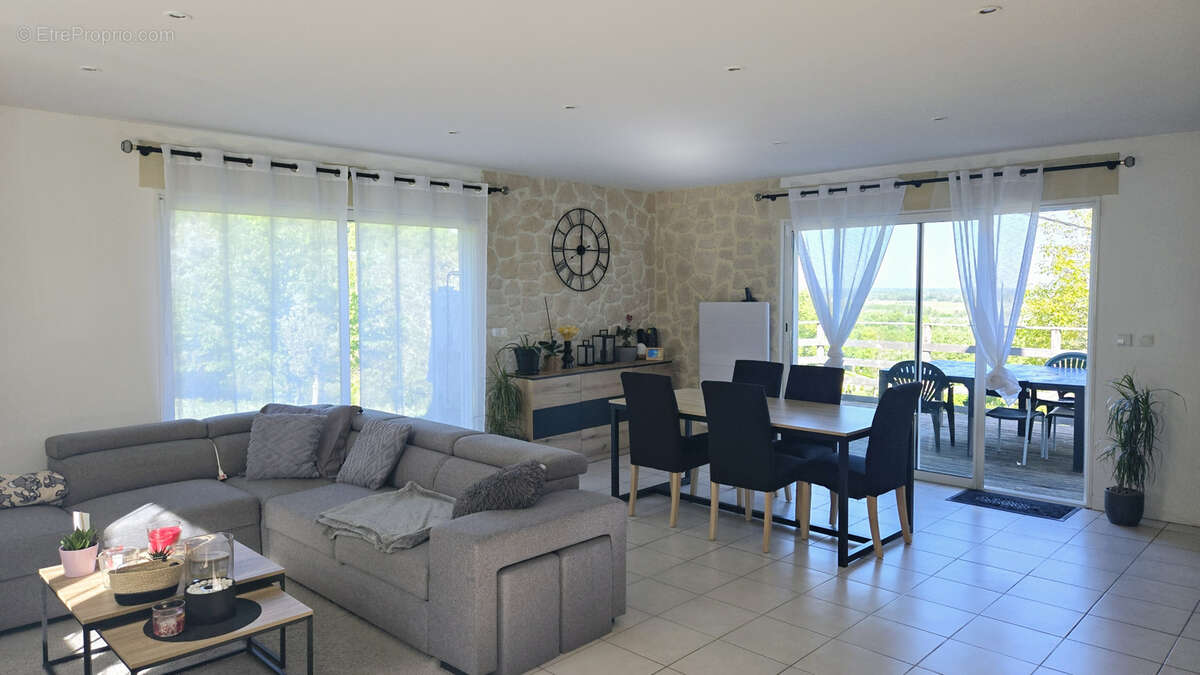 Maison à SAINT-MAGNE-DE-CASTILLON