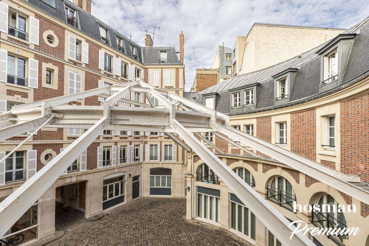 Appartement à PARIS-8E