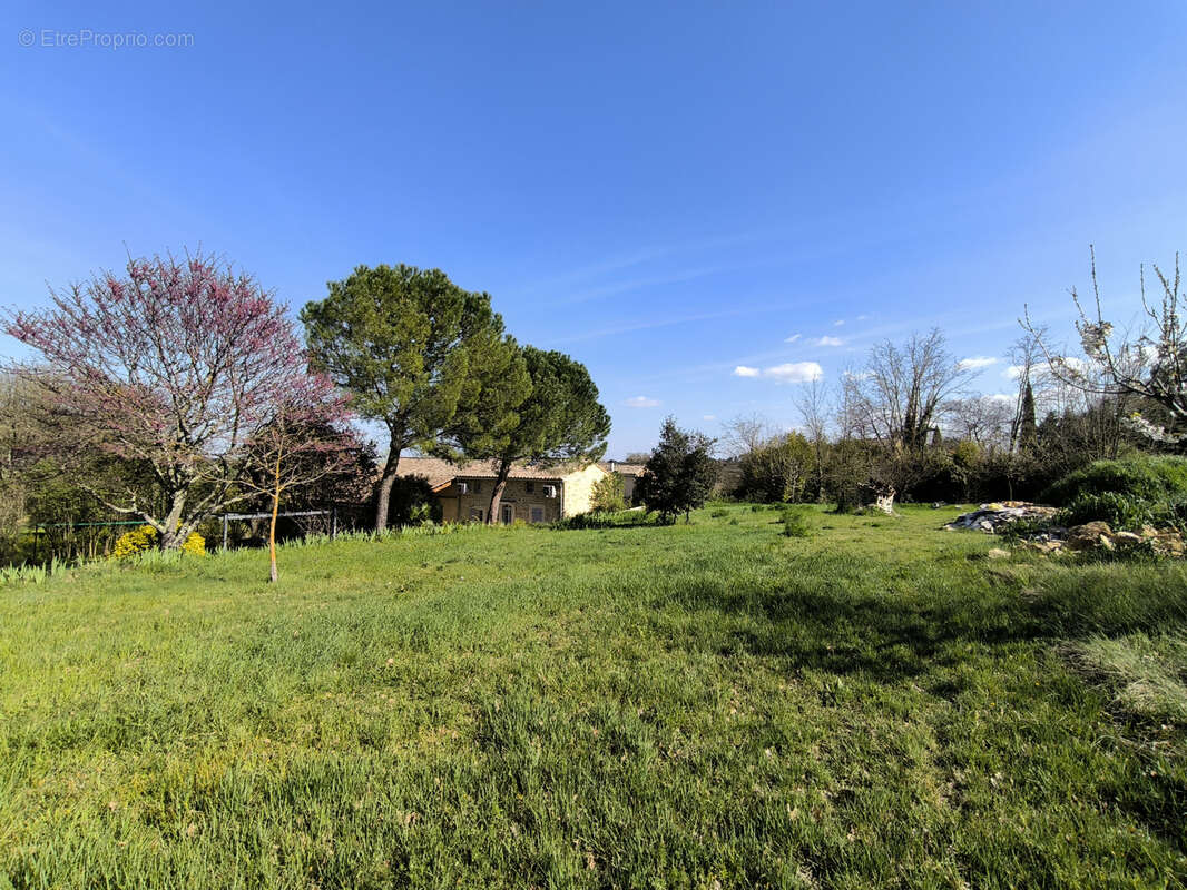 Terrain à SAINT-LAURENT-LA-VERNEDE