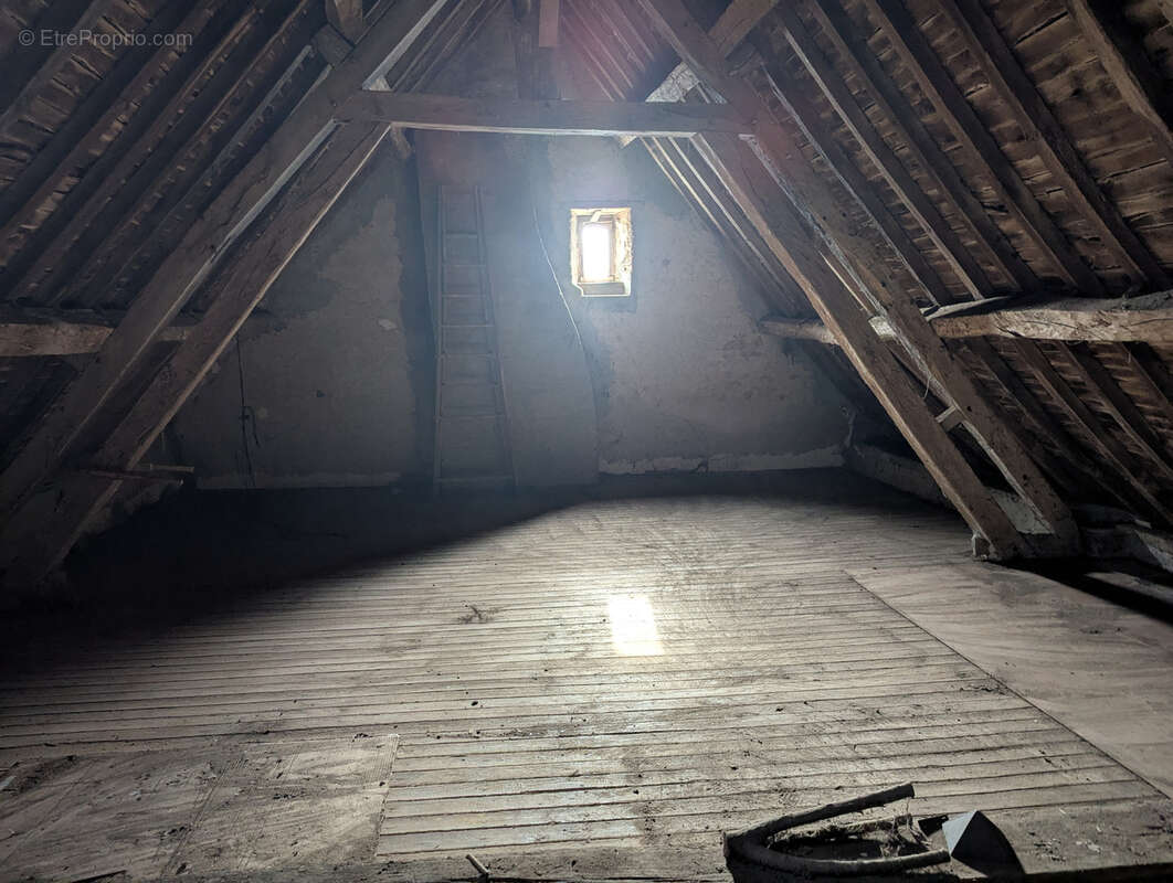 Grande maison de bourg à rénover ! - photo 16