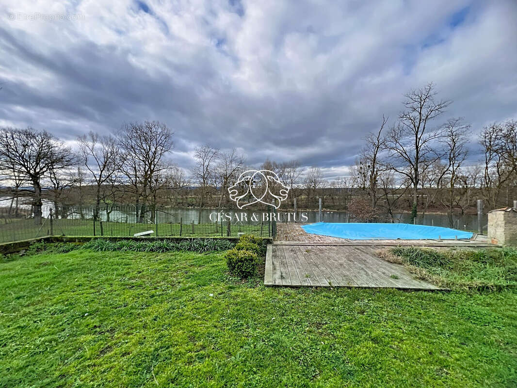 Maison à POUILLY-SOUS-CHARLIEU