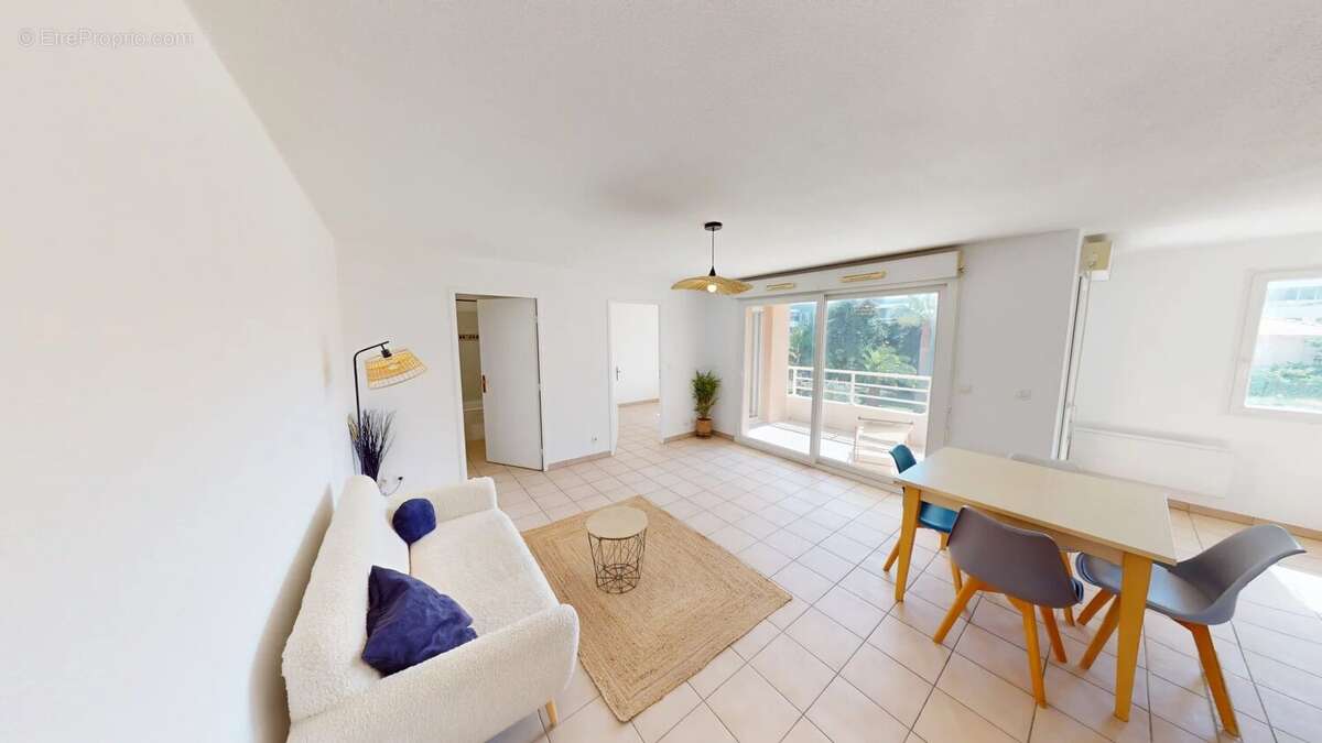 Appartement à VILLENEUVE-LOUBET