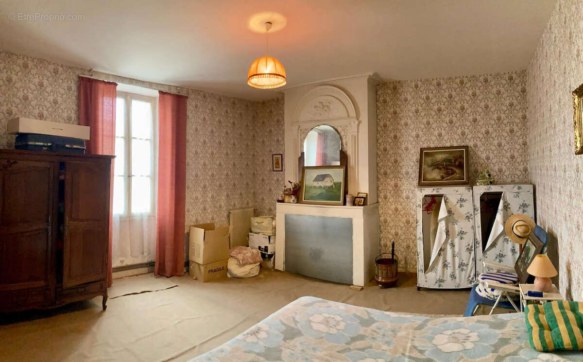 Maison à PUJOLS-SUR-CIRON