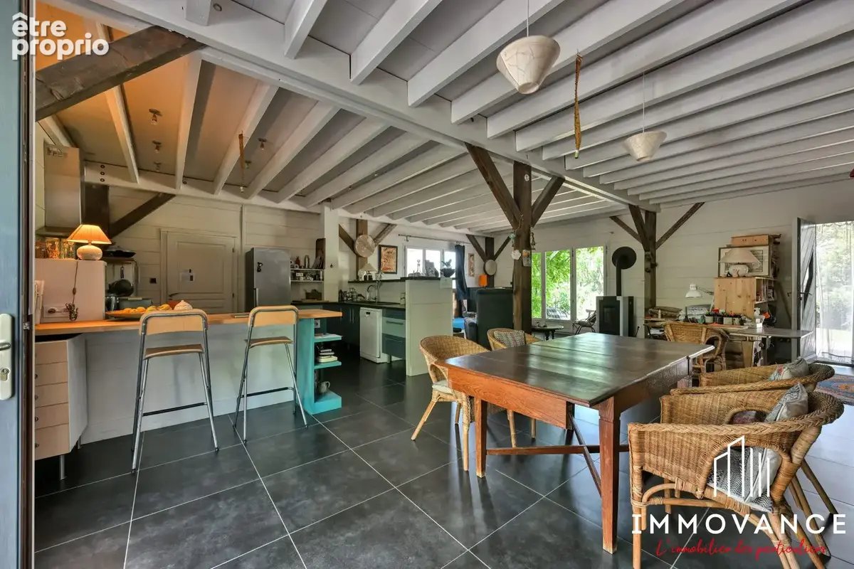 Maison 257 m² à Saint-Mathieu-De-Treviers  - photo 8