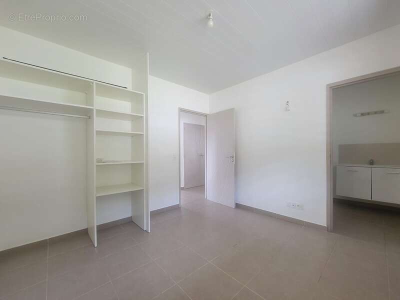 Appartement à REMIRE-MONTJOLY