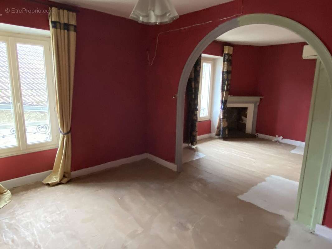 Maison à EYMOUTIERS