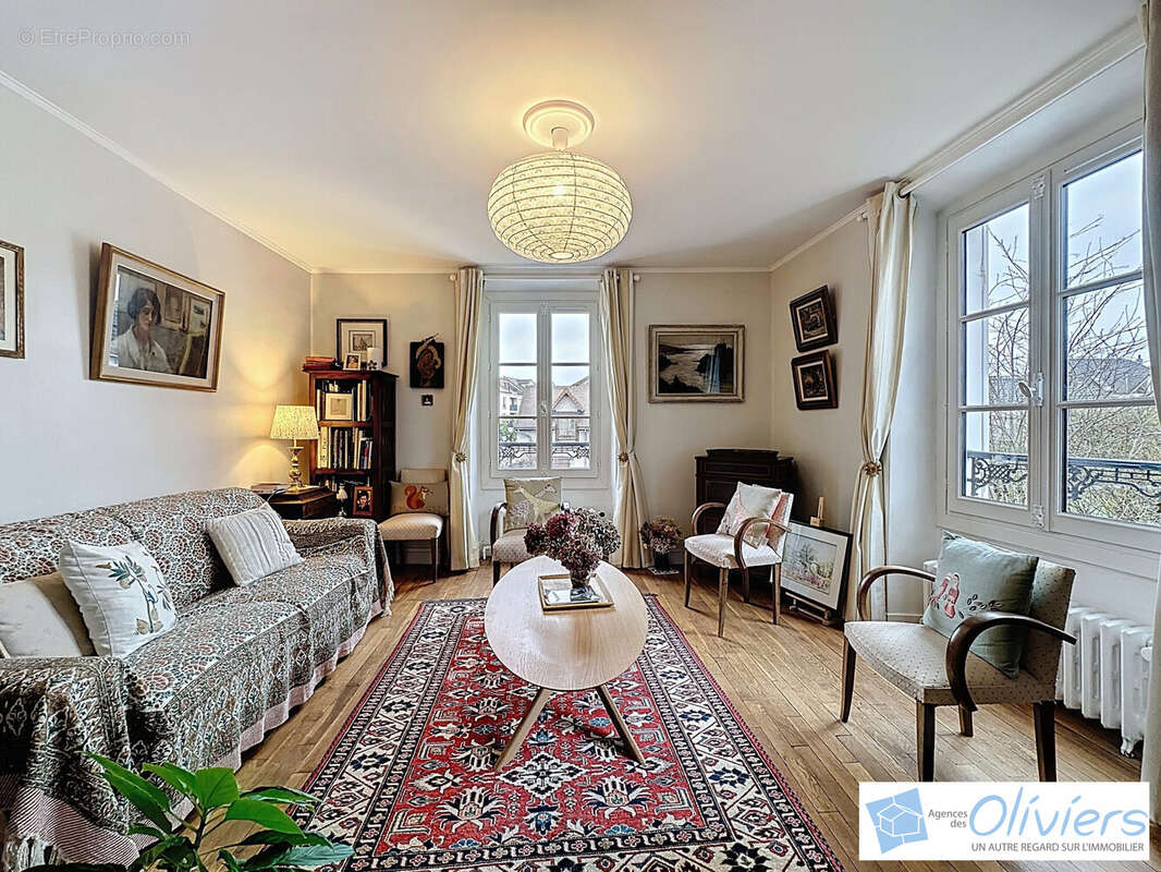 Maison à VOISINS-LE-BRETONNEUX