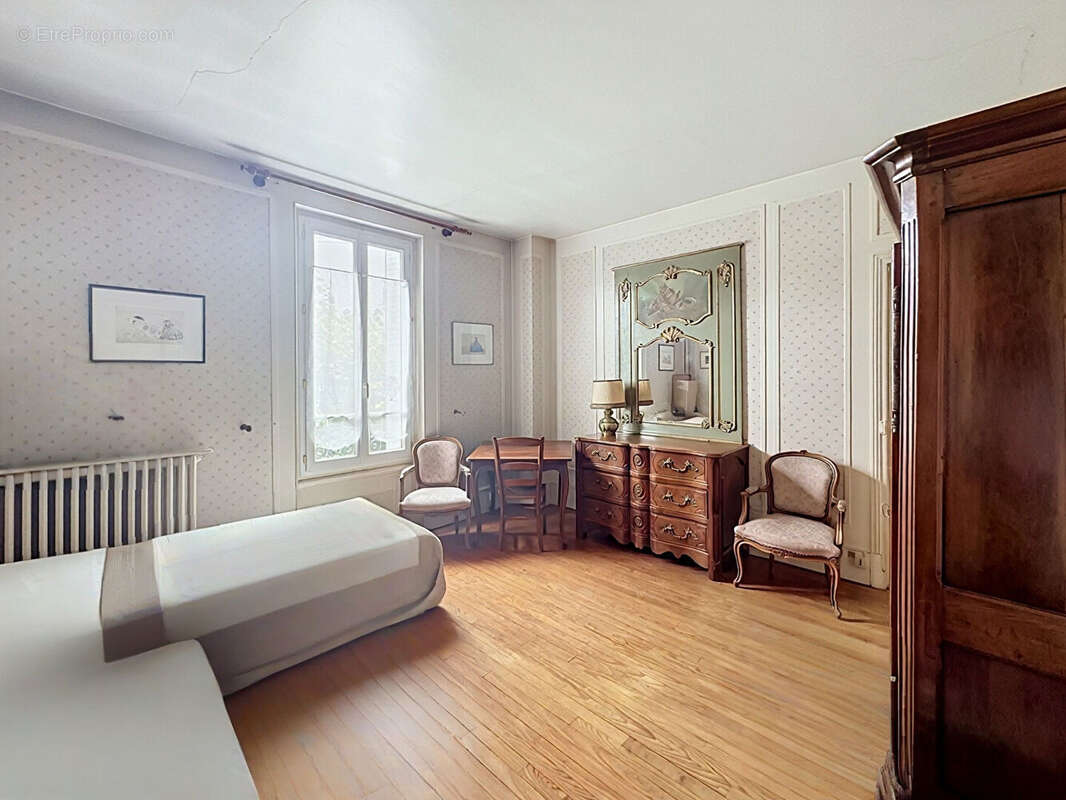 Maison Bourgeoise de 10 pièces + F2 Meaux - photo 8