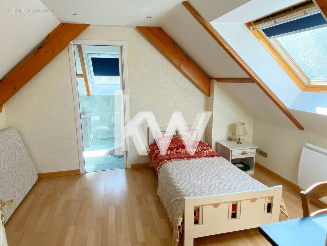 Maison 106 m² à Saint-Remy-L'honore  - photo 7