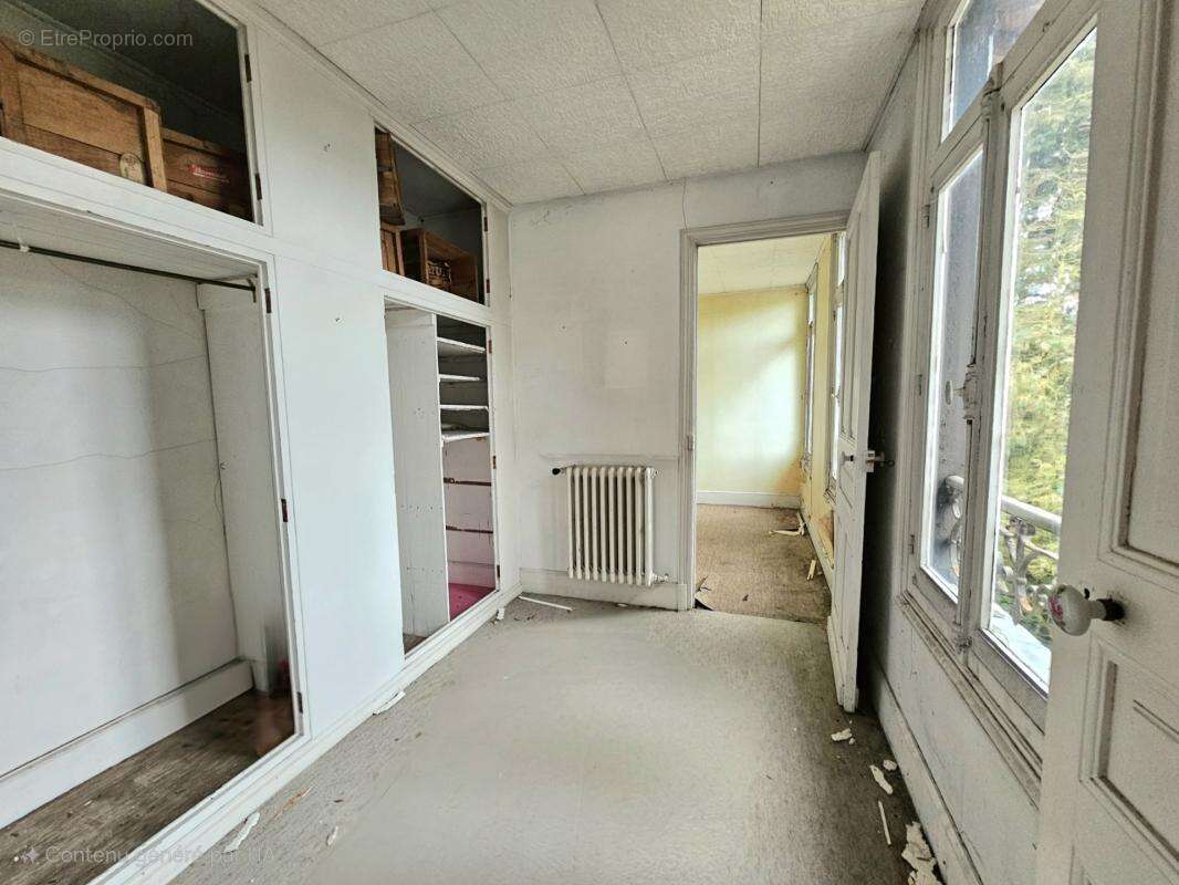 Maison bourgeoise - 165m² avec jardin clos et deux garages - photo 14