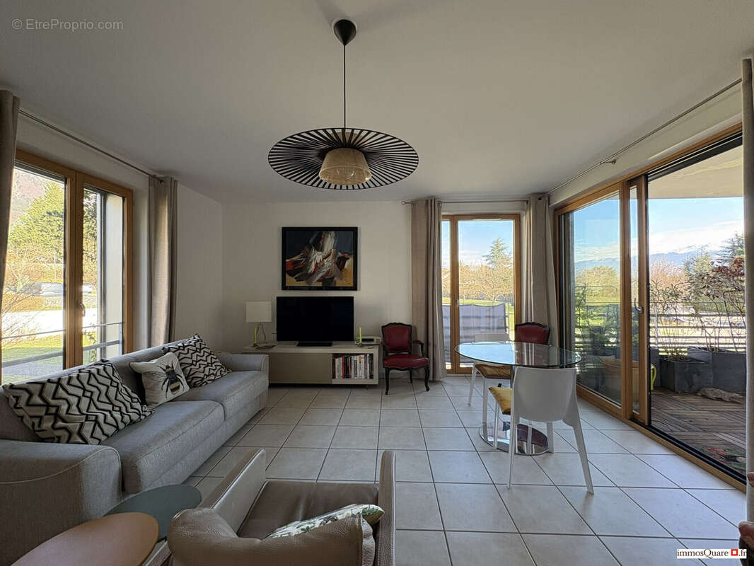 Appartement à MEYLAN