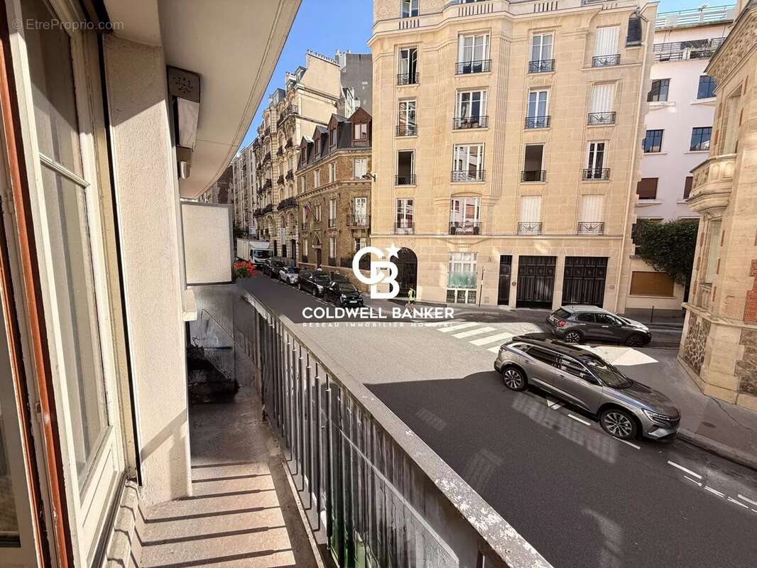Appartement à PARIS-16E