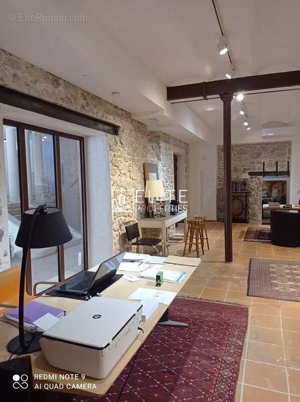 Commerce à MOUGINS