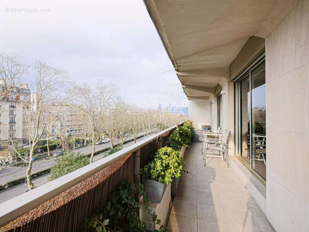 Appartement à NEUILLY-SUR-SEINE