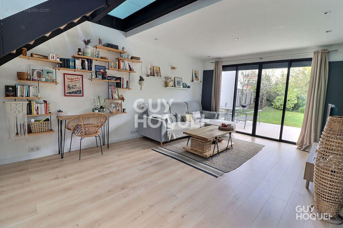 Maison à SAINTE-GENEVIEVE-DES-BOIS