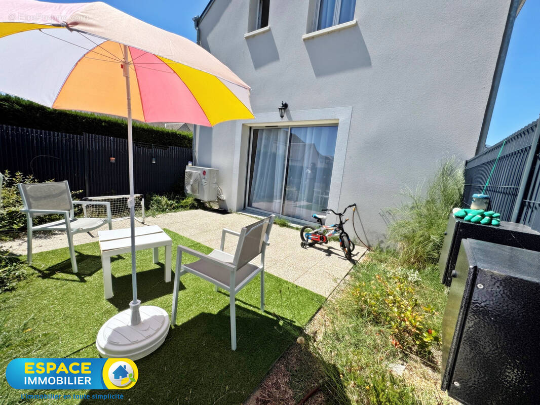 Maison à SAINT-DENIS-DE-L&#039;HOTEL