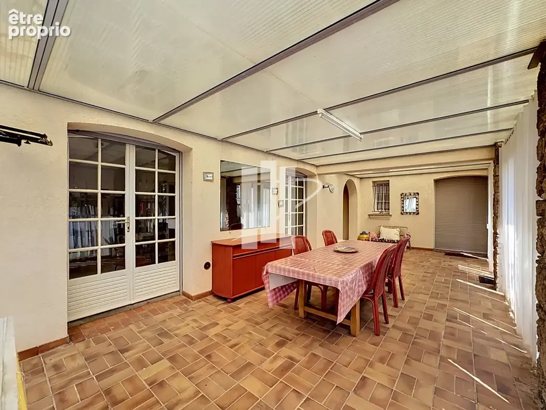 villa de 250m2 divisée en 2 appartements avec piscine. - photo 11