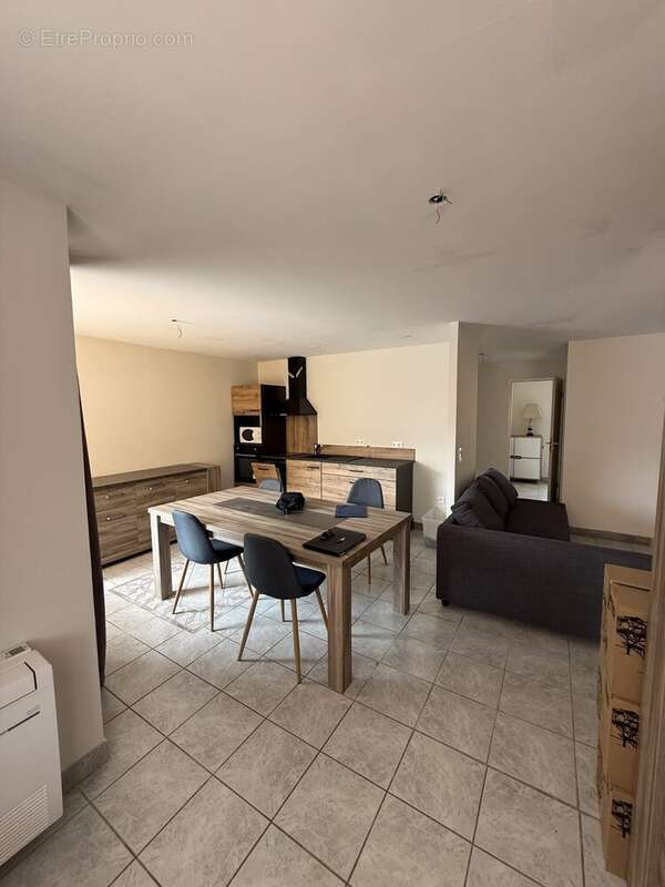 Appartement à SALERNES