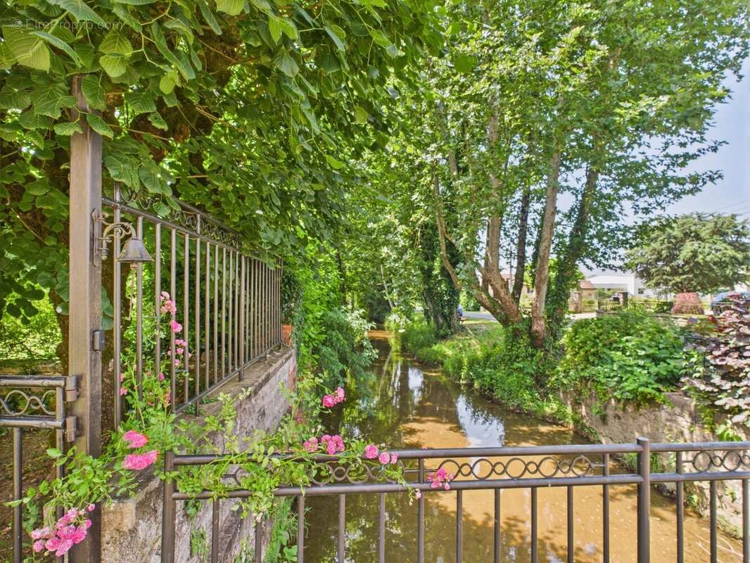 Maison à SAINT-MEDARD-D'EXCIDEUIL