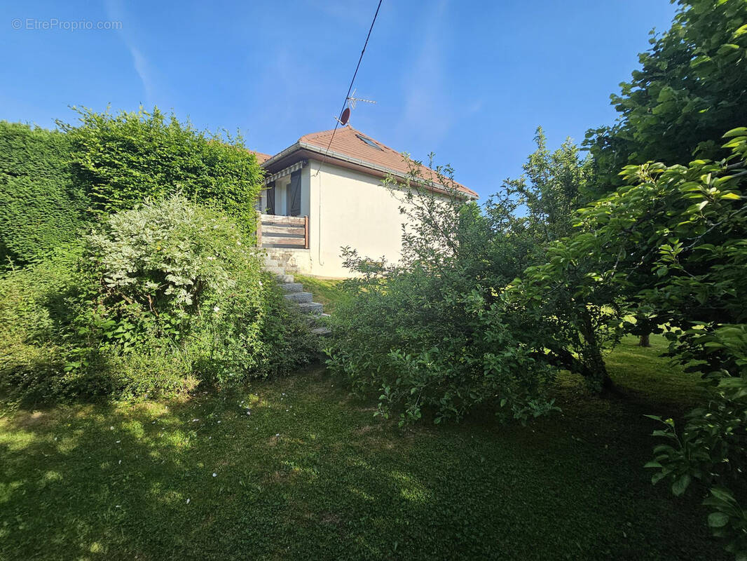 Maison à VERCEL-VILLEDIEU-LE-CAMP