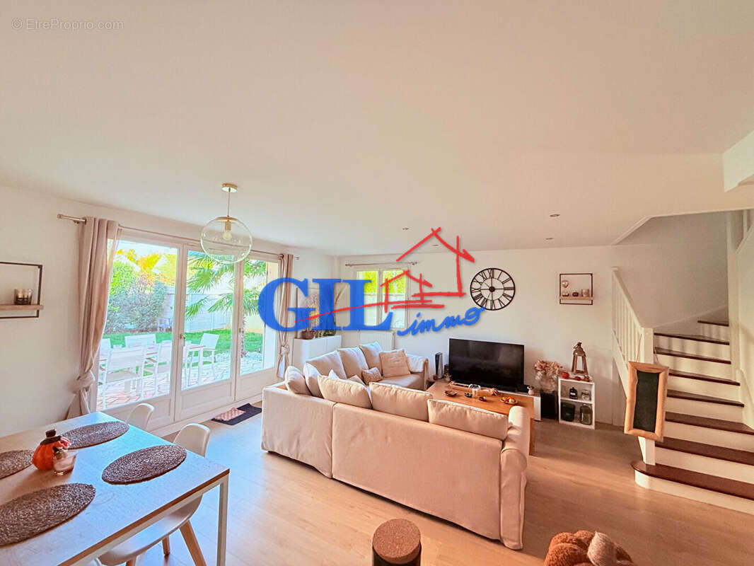 Maison à SAVIGNY-LE-TEMPLE