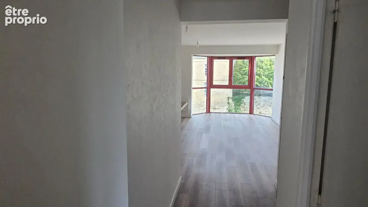 Appart T3 - Vues dégagées, 3ème et dernier étage avec ascenseur, garage. - photo 2