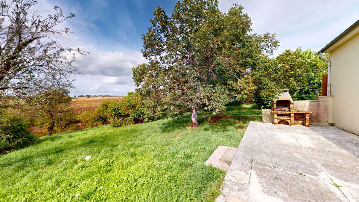 Maison à SAINT-PARIZE-LE-CHATEL