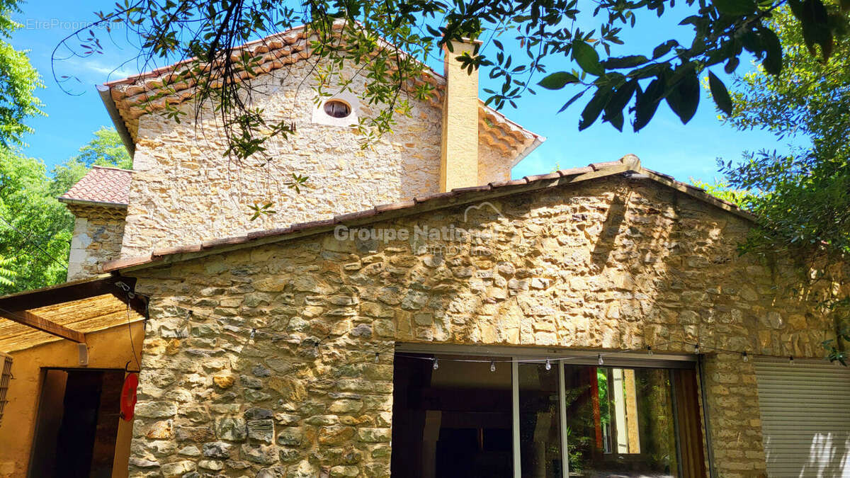 Maison à SAINT-MARCEL-DE-CAREIRET