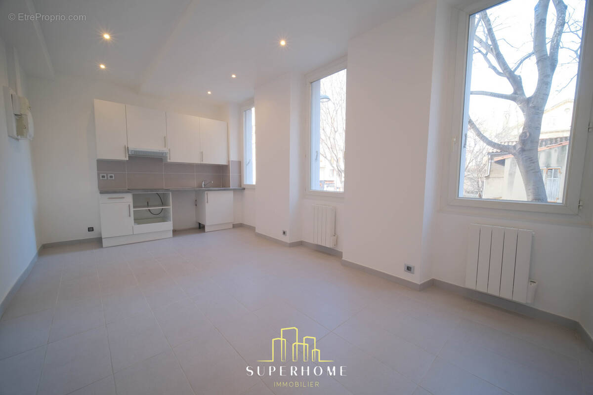 Appartement à MARSEILLE-4E