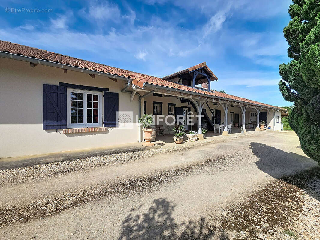 Maison à POLLIAT