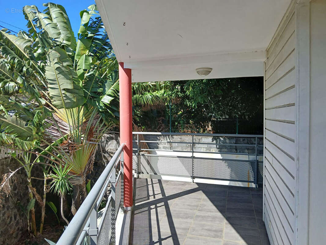 ST DENIS BEL APT. T2 d'une surface habitable de 57 m² + 16 m² de Varangue - photo 2