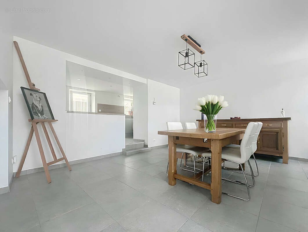 Maison type longère énovée avec dépendances. - photo 4