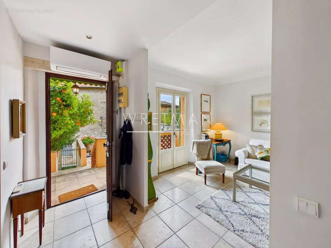Appartement à TOURRETTES-SUR-LOUP