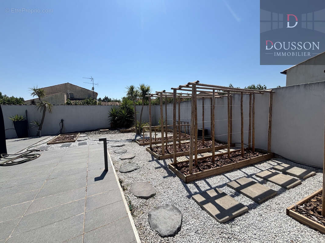 Villa de prestige de 220 m2 avec piscine, vaste garage et prestations haut de gamme à Aigues-Mortes - photo 15