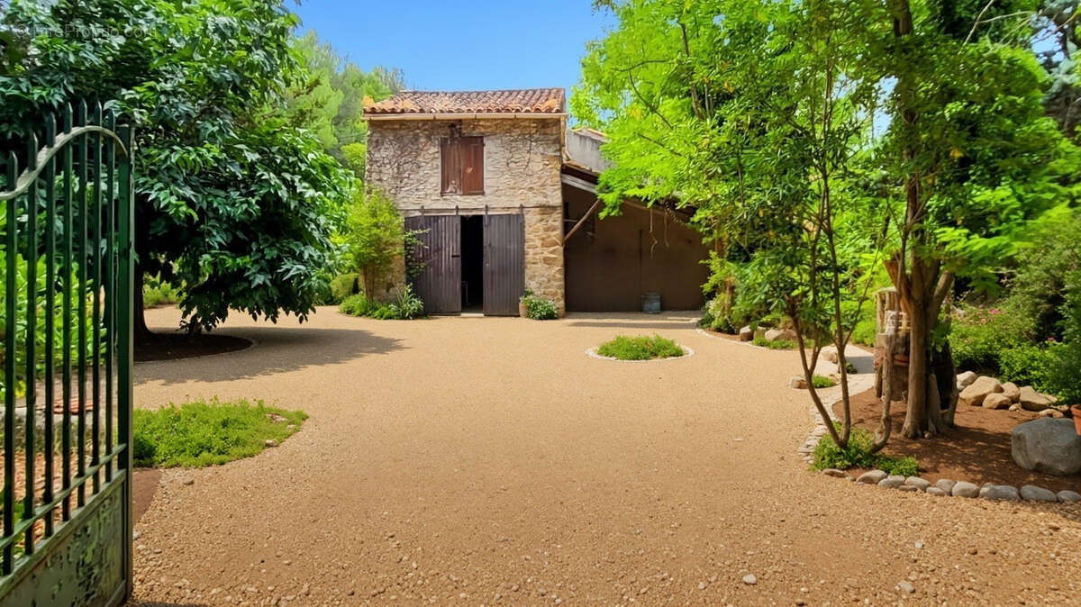 LE CASTELET ? Authentique Bastide du XVIIIe Siècle au Coeur des Vignes et des Oliviers terrain 6000 m² - photo 7