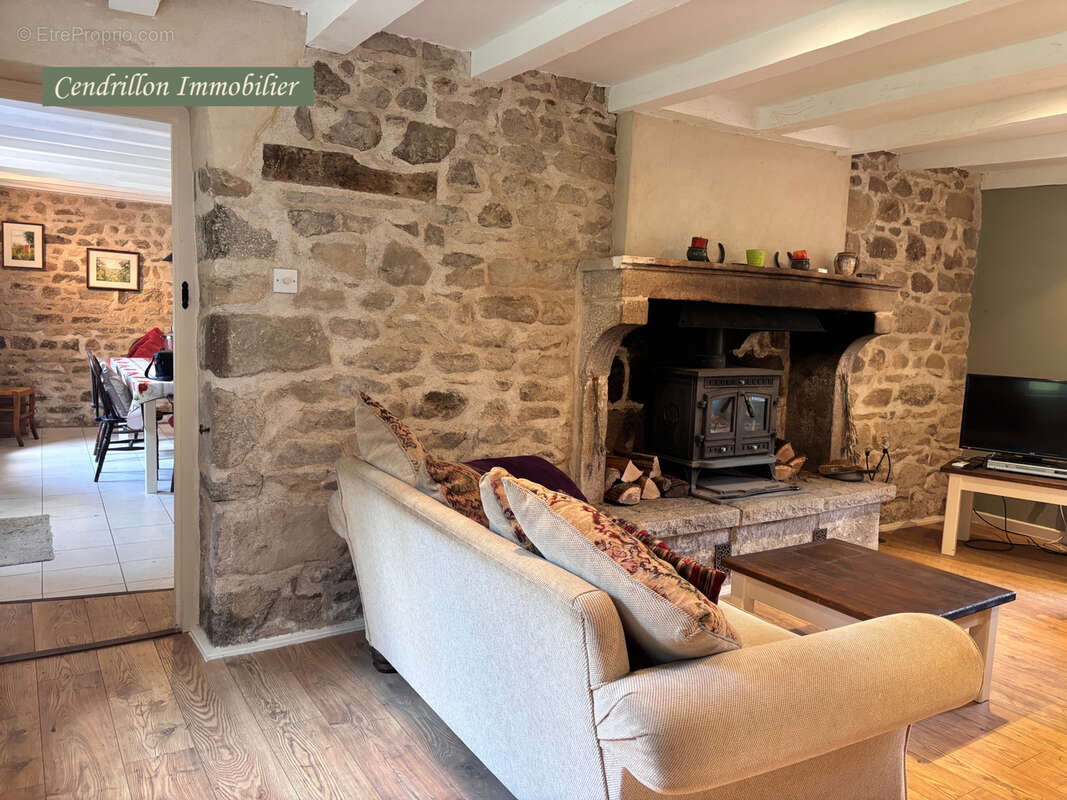 Maison à SAINT-JUNIEN-LA-BREGERE