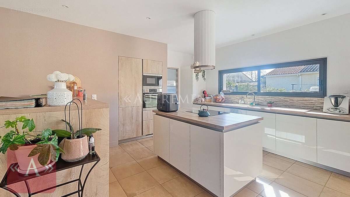 Maison à SAINT-SULPICE