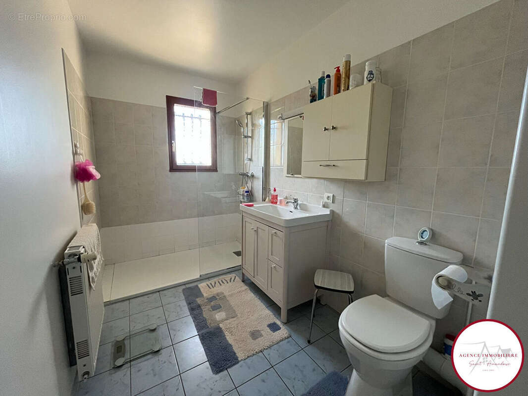 Maison à AINAY-LE-CHATEAU