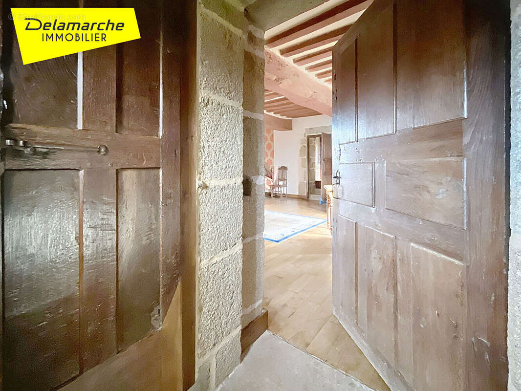 Maison à SAINT-AUBIN-DE-TERREGATTE