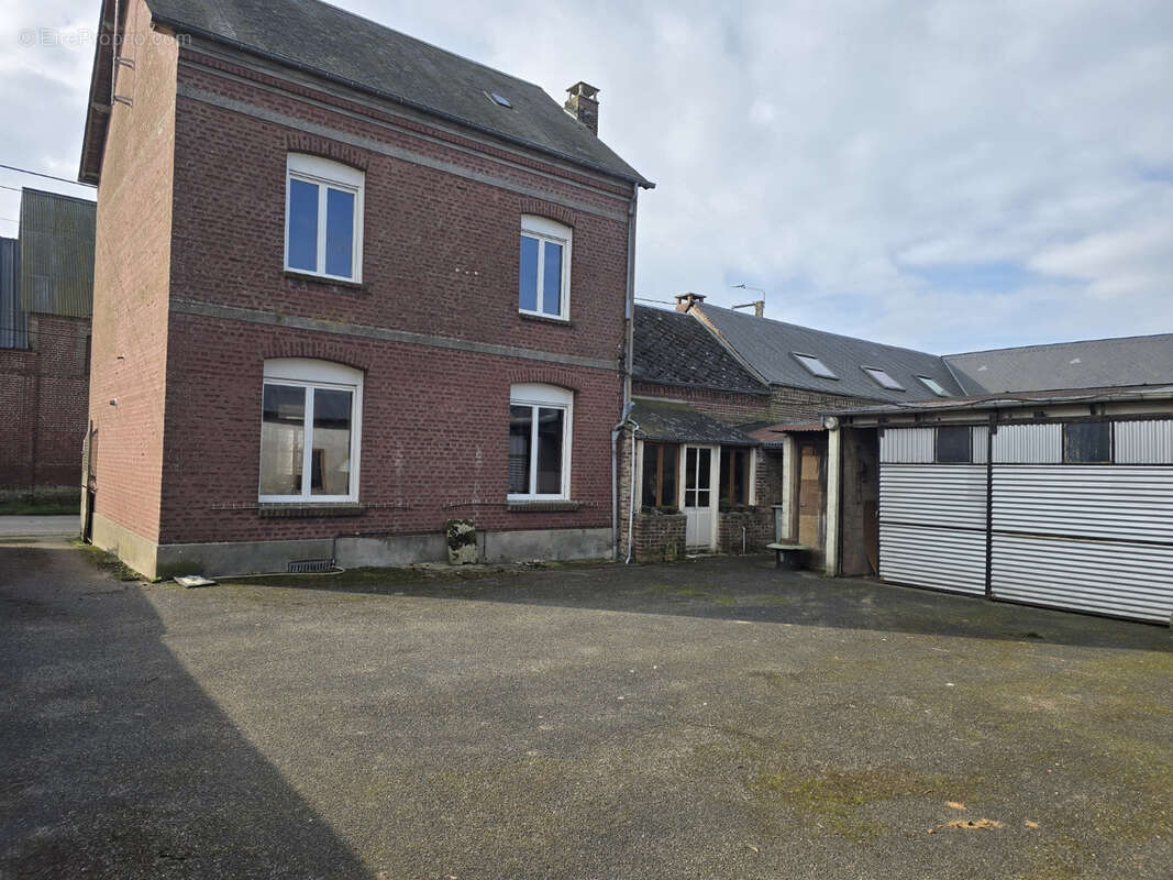 Maison à MENESLIES