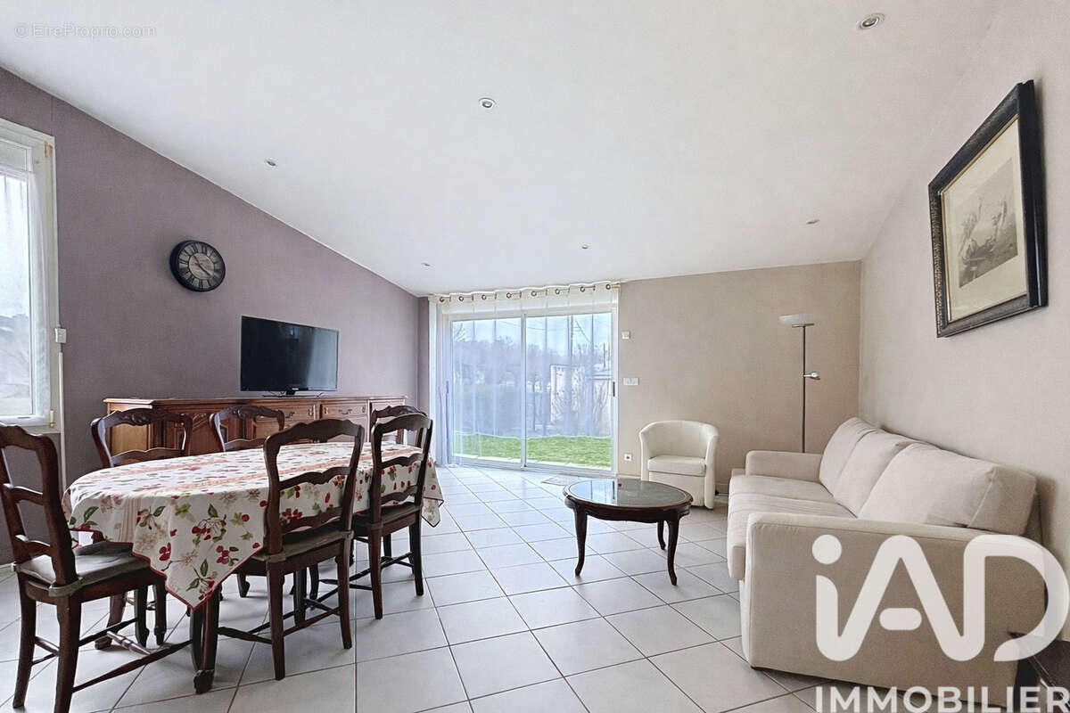 Photo 2 - Maison à DUGNY-SUR-MEUSE